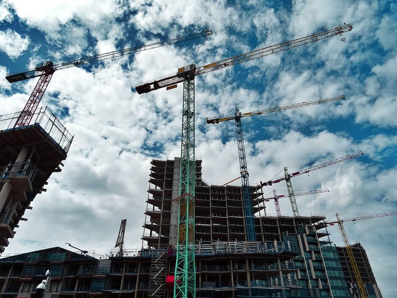 Mixed Economic Signals Amid Government Investment Surge Into UK Construction