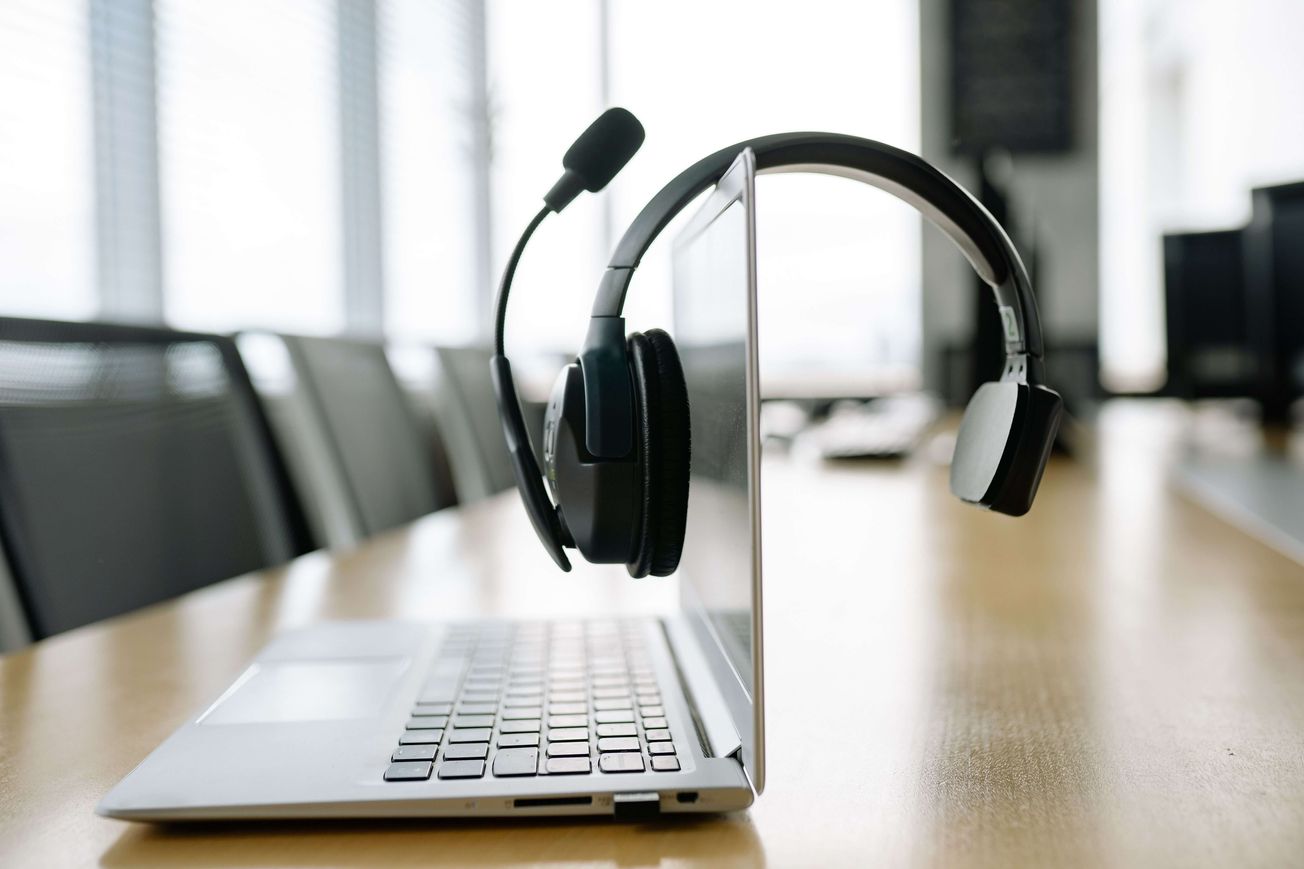 How Are VoIP Companies Using AI To Innovate?
